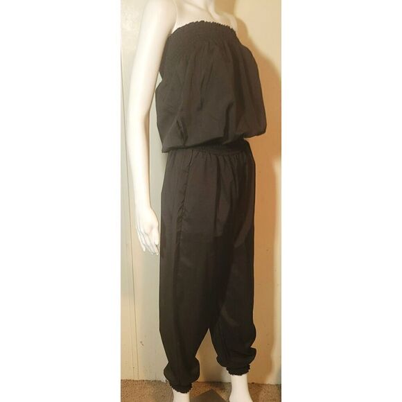 Silky Black Cuffed Sleeveless Romper w/ Pockets and Elastic Waist - Size XL - Picture 2 of 8